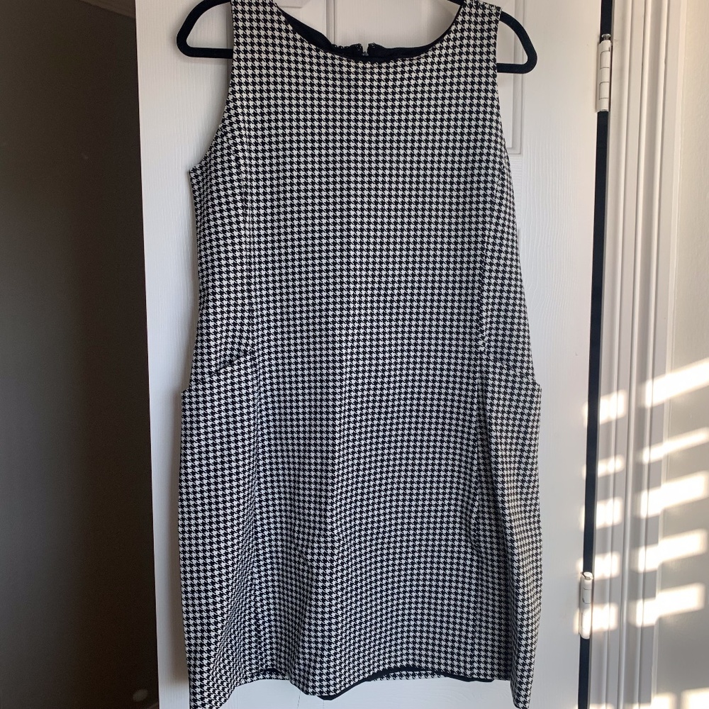 Ann Taylor Houndstooth Sleeveless Shift Dress
